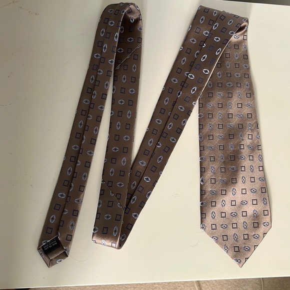 Jones New York Gold Patterned 100% Silk Tie - Picture 5 of 6